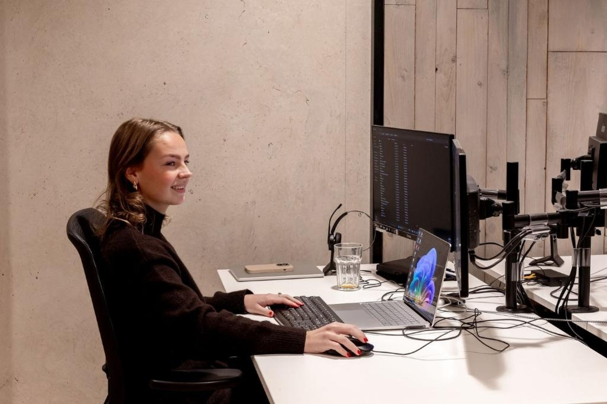 Medewerker Kozijnshop met telefonie van Connectium